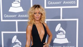 To musíte vidět! TOP 5 outfitů z hudebních cen Grammy 2012