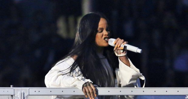 Rihanna má vé své show velmi odvážné kostýmy.