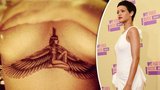 Sexy tetování! Rihanna po zkrácení účesu dál mění svou image