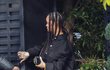 Rihanna při odcházení z domu ASAP Rockyho.