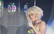 VIDEO Rihanna v Praze: Sex na pódiu s fanouškem!