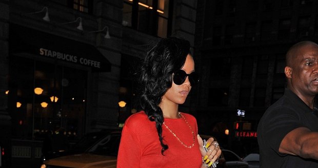 Rihanna jako červená karkulka