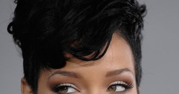 Rihanna: Předvedla nejmenší podprsenku na světě!