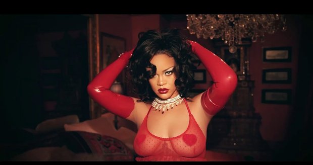 Rihanna představila novou valentýnskou kolekci prádla značky SAVAGE x FENTY.