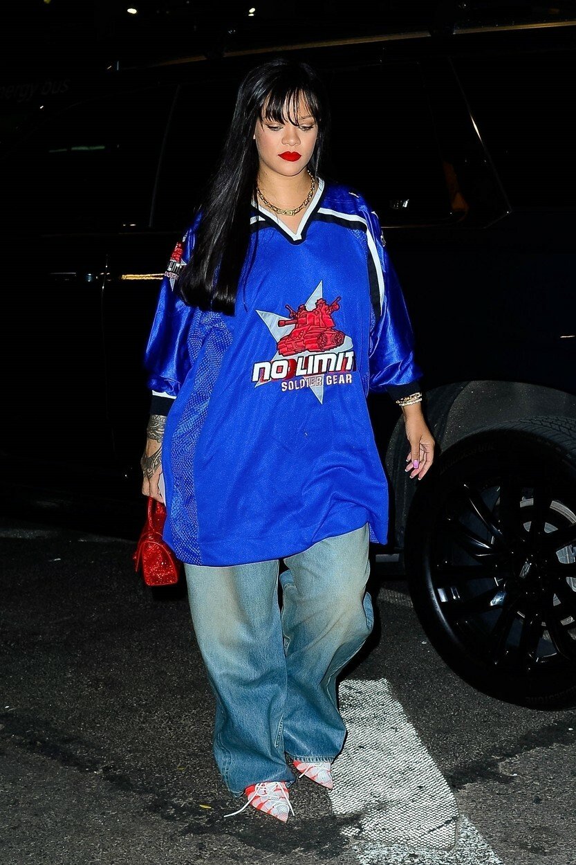 Od porodu nosila Rihanna neustále jen velmi pytlovité oblečení.