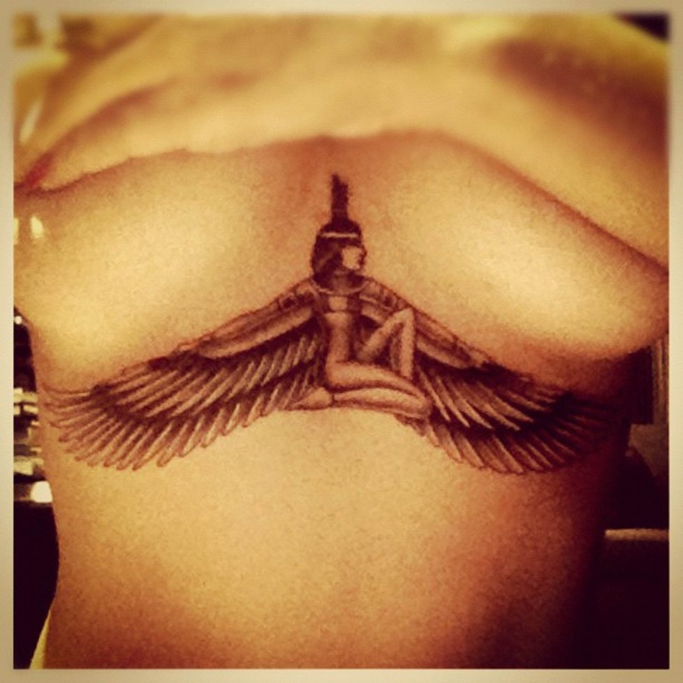 Rihanna si nechala nedávno udělat nové tetování.
