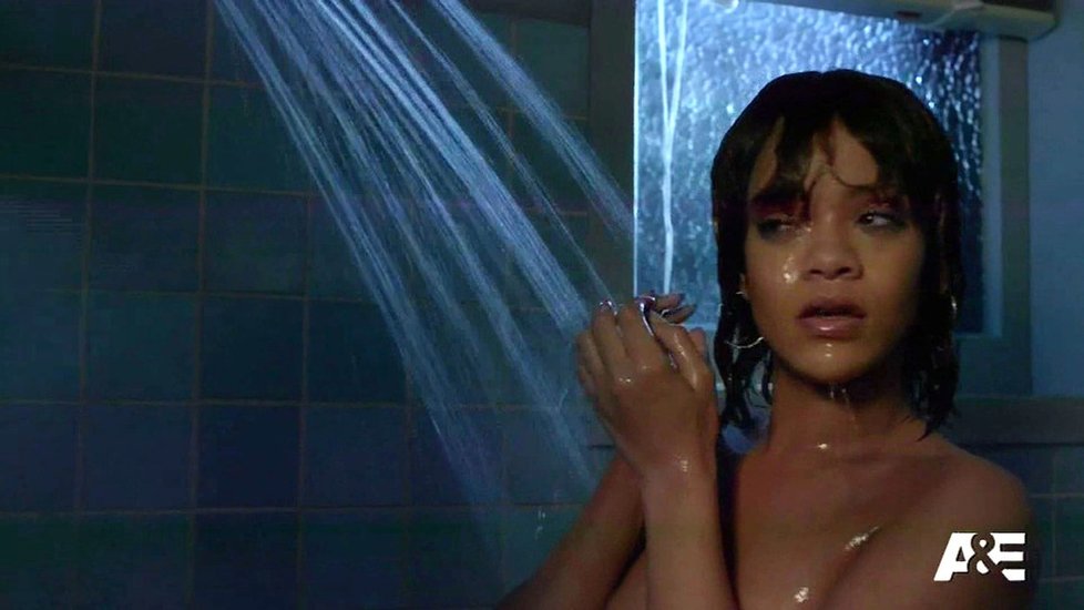 Rihanna se svlékne v seriálu.