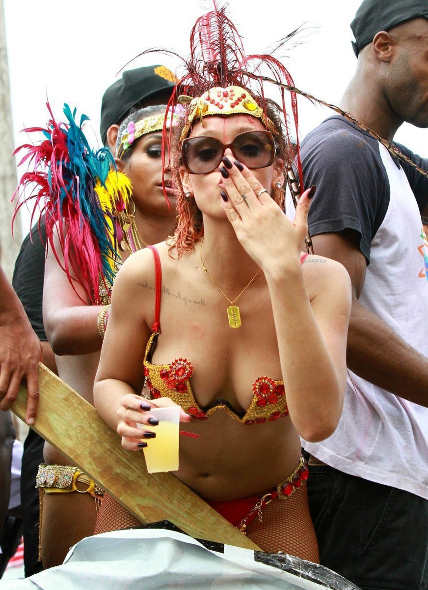 Rihanna na festivalu v roce 2011