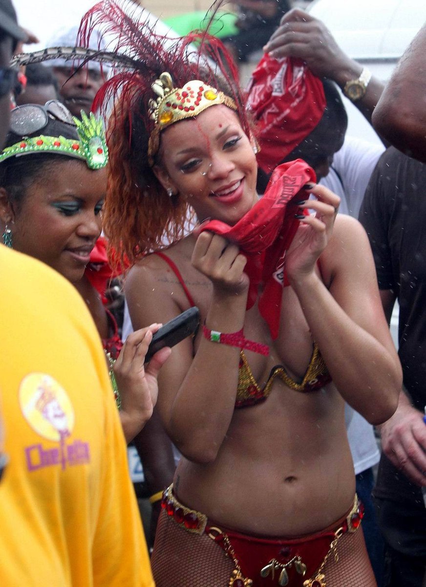 Rihanna na festivalu v roce 2011