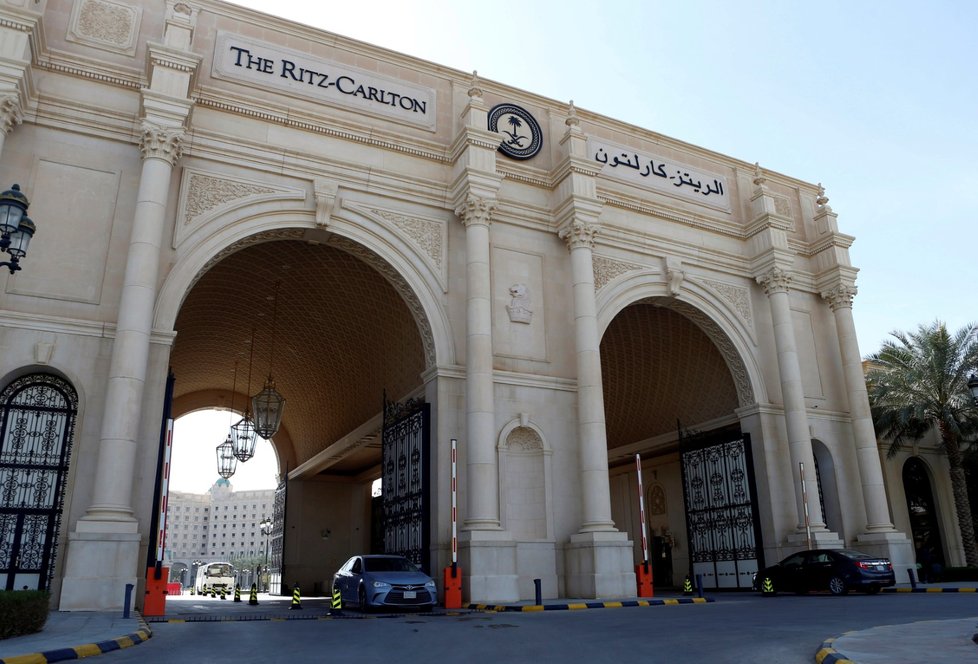 Hotel Ritz-Carlton v Rijádu, kde bylo „vězněno“ asi 200 lidí. Nyní jsou jeho brány opět otevřeny veřejnosti