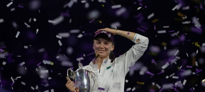 Jelena Rybakinová se radovala z výhry.