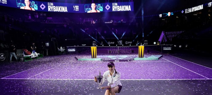 Jelena Rybakinová se radovala z výhry.