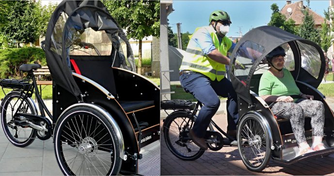 V Břeclavi začala obyvatele Domova seniorů vozit rikša.