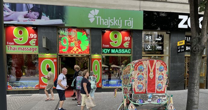 Prague Raj Thajský ráj jako propagátor cyklistiky. Parkujte vedle rikš svá kola ...