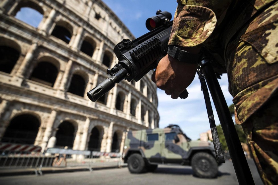 Města po celé Evropě posílila v reakci na útok v Barceloně policejní hlídky.