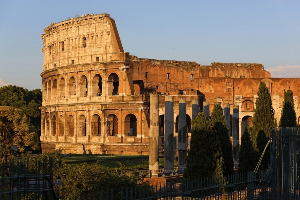 Římské koloseum láká k romantickým a klidným porcházkám