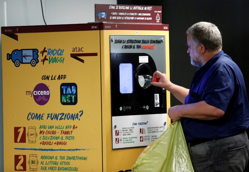 Řím má automaty na PET lahve