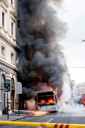 Požár autobusu v Římě