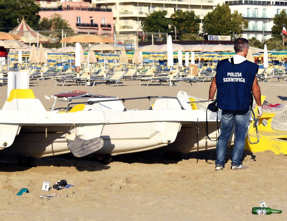 Policie na místě útoku v Rimini.