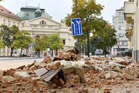 Z budovy lékařské fakulty v Plzni se utrhla 15 metrů dlouhá římsa: Okolí uzavřeli