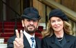 Ringo Starr s manželkou.