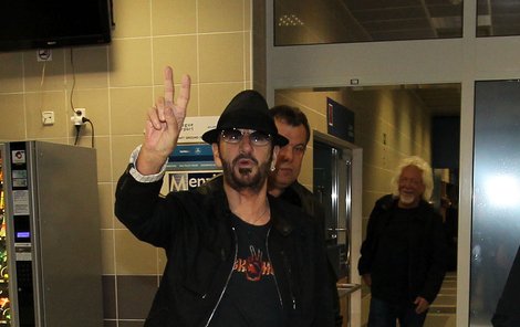 Ringo Starr na letišti v Praze