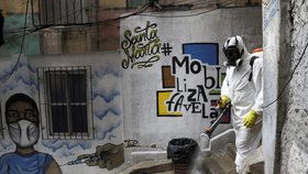 Dezinfikování favely v Riu de Janeiro