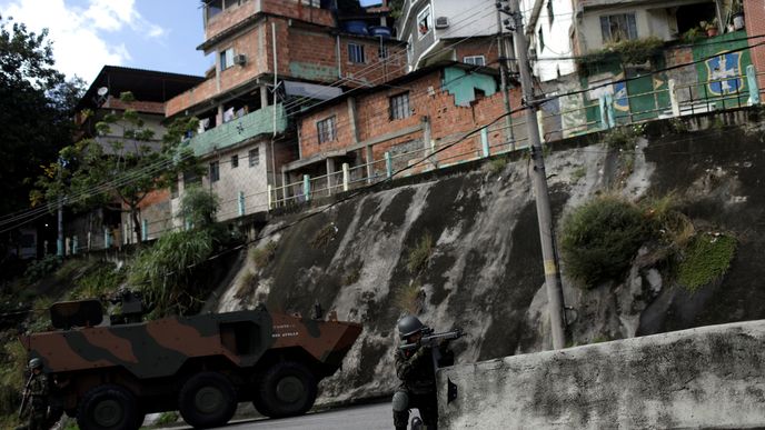 Armáda v Riu zakročila proti drogovým kartelům.