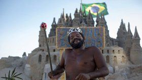 Marcio Mizael Matolias žije přes 20 let v hradu z písku na pláži v Riu de Janeiro.
