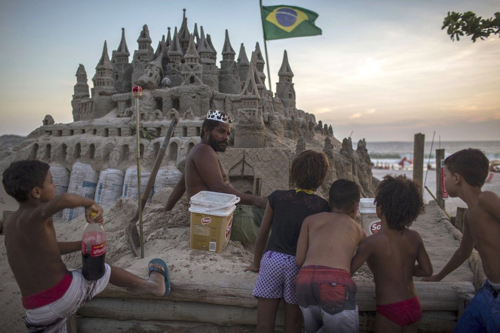 Marcio Mizael Matolias žije přes 20 let v hradu z písku na pláži v Riu de Janeiro.