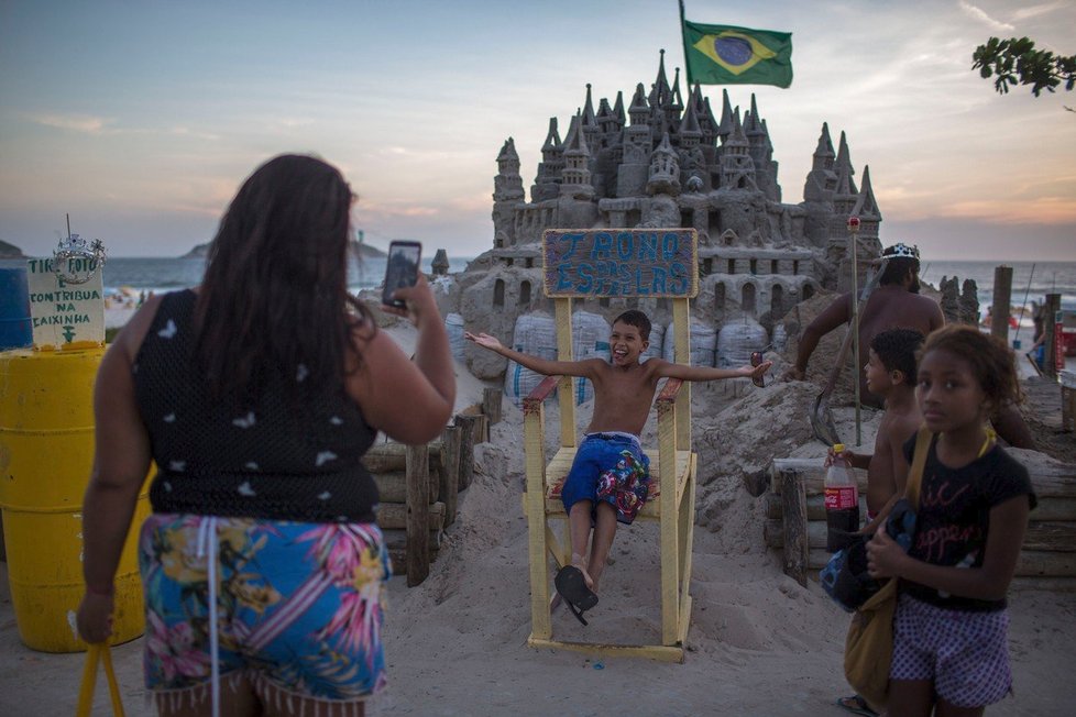 Marcio Mizael Matolias žije přes 20 let v hradu z písku na pláži v Riu de Janeiro.