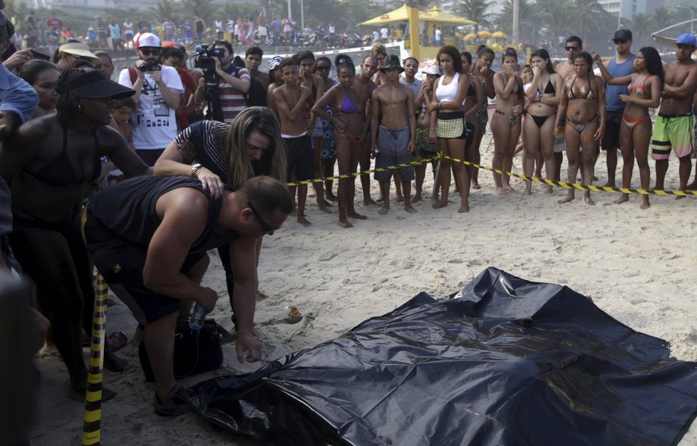 V Riu se zřítila cyklostezka: Zemřeli dva lidé.