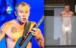 Naháč Flea z Red Hot Chili Peppers: Vystavoval se nahý na balkoně!