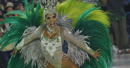 Samba, peří a krásné tanečnice: Ohlédněte se za festivalem v Riu, který prezident i starosta nazvali necudným