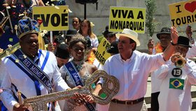 Začíná karneval v Riu. Král Momo přebírá klíč od města