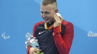 Záhada objasněna: Paralympici si dávali medaile k uchu, protože vydávaly šum podle získaného kovu
