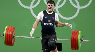 Hrůzné zranění arménského siláka! Vzpěrač si zlomil ruku pod 195 kilogramy