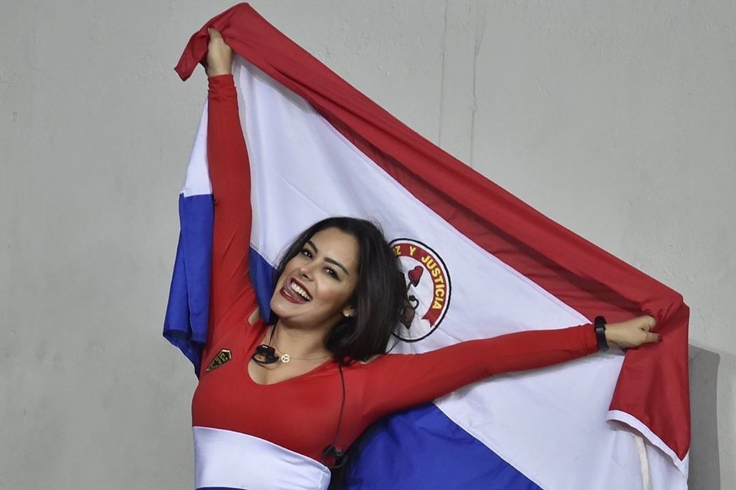 Larissa Riquelmeová, zřejmě nejslavnější fanynka Paraguaye