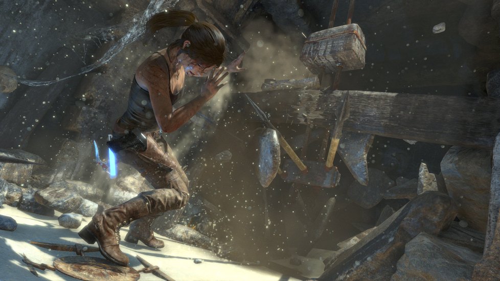 Lara Croft si dokáže poradit i se zákeřnými pastmi.