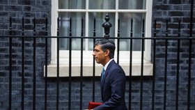 Rishi Sunak v Downing Street.