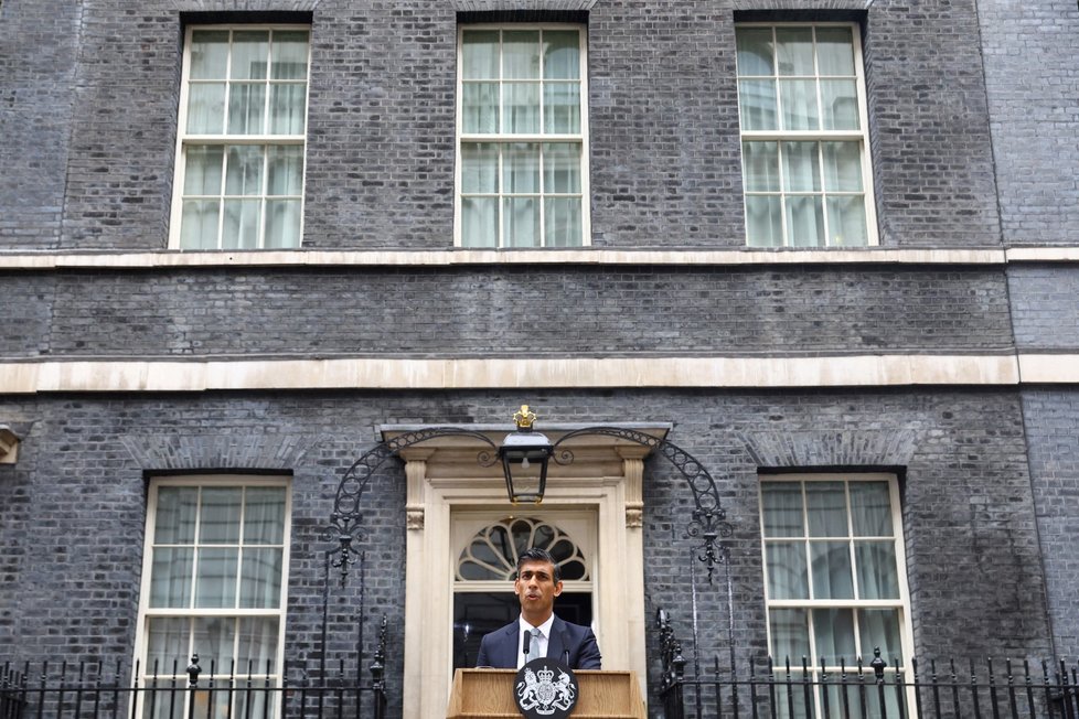 Rishi Sunak v Downing Street.