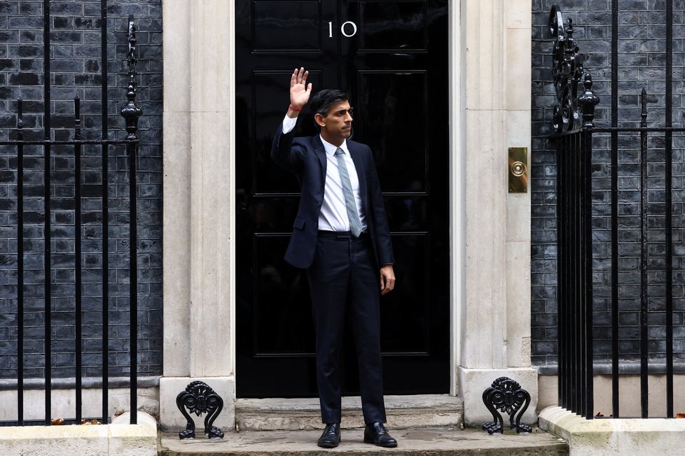 Rishi Sunak se stal novým britským premiérem (25.10.2022).