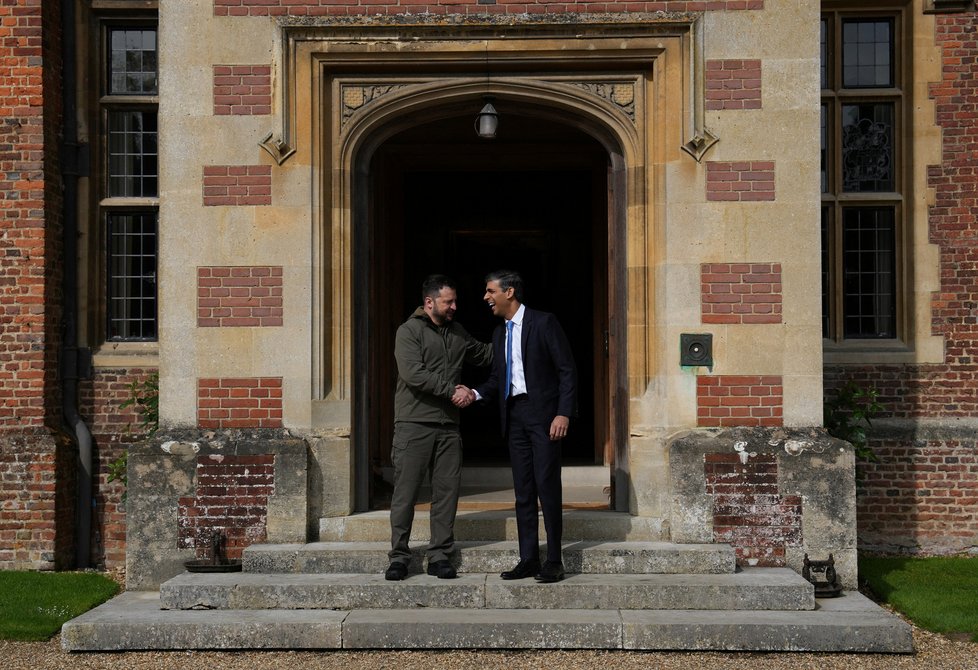 Rishi Sunak přijal Volodymyra Zelenského na premiérském venkovském sídle Chequers (15. 5. 2023).