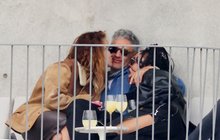 Rita Ora o líbačce s mužem a herečkou: Byli jsme namol...