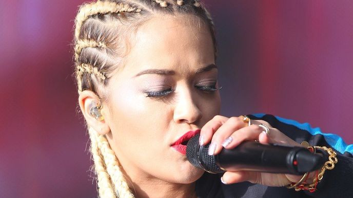 Rita Ora a její vlasové proměny 