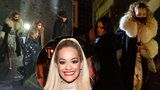 Krásná Rita Ora má problém: Za nelegální večírek v době pandemie pokuta 300 tisíc