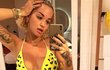 Rita Ora se na Instagramu pochlubila neschopností vybrat správnou velikost podprsenky