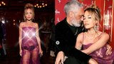 Oblečená, či neoblečená? Zlobivka Rita Ora se promenádovala jen v síťce!