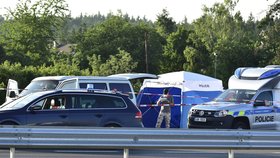 Na benzince u Řitky našli v německém autě mrtvolu muže: Někdo ho zabil!