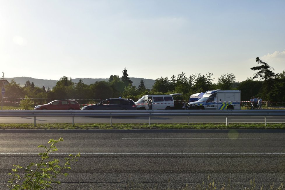 Na benzince u Řitky našli v německém autě mrtvolu muže: Někdo ho zabil!